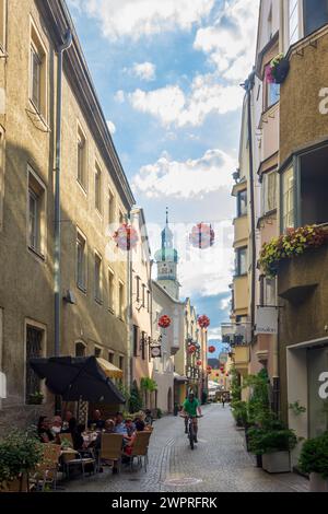 Hall in Tirol : vieille ville, ruelle Rosengasse, église paroissiale préparée Nikolaus in Region Hall-Wattens, Tyrol, Tyrol, Autriche Banque D'Images