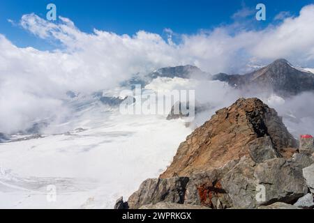 Stubaier Alpen (Alpes de Stubai) : vue depuis le sommet Wilder Freiger, glacier Übeltalferner à Stubaital, Tyrol, Autriche Banque D'Images