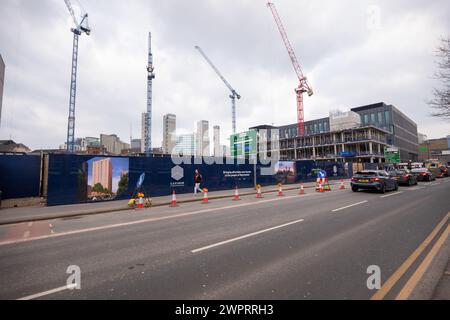 Construction à Manchester sur l'A56 Bury New Road près de AO Arena et Manchester College Greater Manchester Picture Garyroberts Banque D'Images