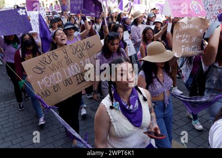 Non exclusif : 8 mars 2024, Mexico, Mexique : les femmes tiennent des pancartes alors qu'elles participent à la manifestation de la Journée internationale de la femme pour protester contre l'Agai Banque D'Images