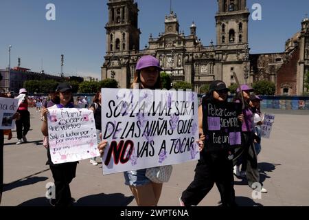 Non exclusif : 8 mars 2024, Mexico, Mexique : les femmes tiennent des pancartes alors qu'elles participent à la manifestation de la Journée internationale de la femme pour protester contre l'Agai Banque D'Images