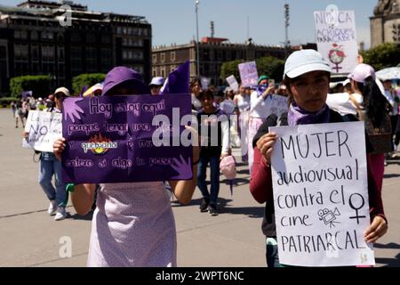 Non exclusif : 8 mars 2024, Mexico, Mexique : les femmes tiennent des pancartes alors qu'elles participent à la manifestation de la Journée internationale de la femme pour protester contre l'Agai Banque D'Images