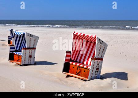 Baltrum Island, chaises de plage sur la plage, îles de Frise orientale, basse-Saxe, Frise orientale, basse-Saxe, République fédérale d'Allemagne Banque D'Images