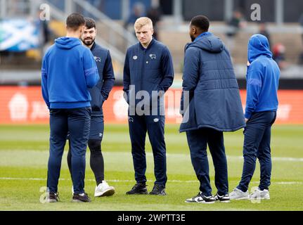 Les joueurs du comté de Derby inspectent le terrain avant le match de Sky Bet League One au Memorial Stadium de Bristol. Date de la photo : samedi 9 mars 2024. Banque D'Images