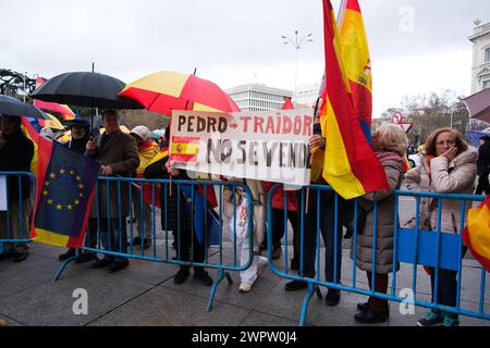 Madrid, Espagne. 09 mars 2024. Plusieurs personnes lors d'un rassemblement appelant à la démission contra la amnistía de Pedro Sanchez, Plaza de Cibeles, le 9 mars 2024, à Madrid, Espagne. (Photo par Oscar Gonzalez/Sipa USA) crédit : Sipa USA/Alamy Live News Banque D'Images