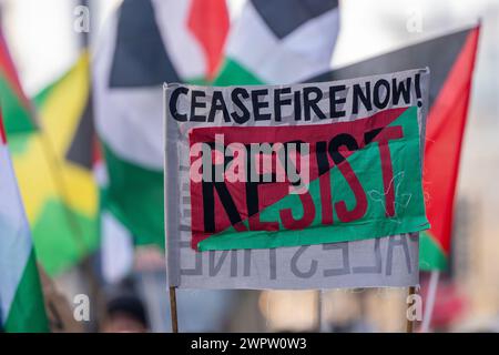 Manchester, Royaume-Uni. 09 mars 2024. Des manifestants, dont des membres de la communauté juive, protestent contre le conflit à Gaza aujourd'hui Manchester City Centre. La manifestation comprenait des manifestants aveugles se pliant devant la Barclays Bank sur la rue du marché. Manchester. ROYAUME-UNI. Image : Garyroberts/worldwidefeatures. Crédit : GaryRobertsphotography/Alamy Live News Banque D'Images