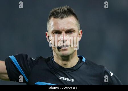 Cracovie, Pologne. 01 mars 2024. L'arbitre Marcin Szczerbowicz de Pologne vu lors du match de football polonais PKO Ekstraklasa League 2023/2024 entre Cracovie Cracovie et Warta Poznan au stade de Cracovie. Score final ; Cracovia Cracovie 0:1 Warta Poznan. (Photo de Grzegorz Wajda/SOPA images/SIPA USA) crédit : SIPA USA/Alamy Live News Banque D'Images
