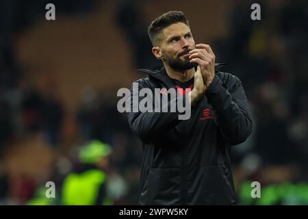 Milan, Italie. 07 mars 2024. Olivier Giroud de l'AC Milan salue les fans lors de la ronde 16 . Étape 1 de 2 UEFA Europa League 2023/2024 entre l'AC Milan et le SK Slavia Praha au stade San Siro. Score final ; Milan 4:2 Slavia Praha. (Photo de Fabrizio Carabelli/SOPA images/Sipa USA) crédit : Sipa USA/Alamy Live News Banque D'Images