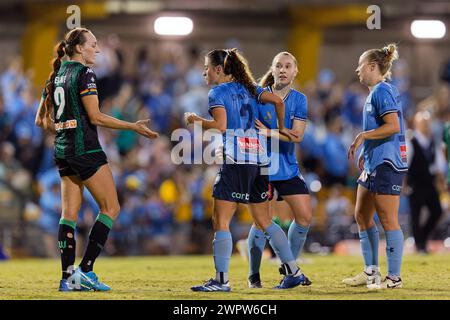 Sydney, Australie. 09 mars 2024. Les joueurs se serrent la main après le match de A-League Women Rd19 entre Sydney FC et Western United à Leichhardt Oval le 9 mars 2024 à Sydney, Australie crédit : IOIO IMAGES/Alamy Live News Banque D'Images