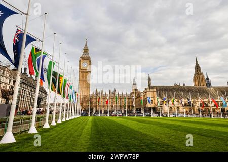 Londres, Royaume-Uni. 09 mars 2024. Les drapeaux de la Nation du Commonwealth ont été hissés autour de Parliament Square, dans le centre de Londres, à l'approche de la Journée du Commonwealth annuelle, qui aura lieu cette année le 11 mars. Crédit : Imageplotter/Alamy Live News Banque D'Images