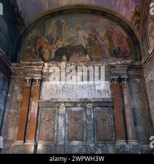 Chapelle de Jésus miséricordieux et notre-Dame du secours perpétuel, Cathédrale latine, Cathédrale Basilique de l'Assomption, Lviv, Ukraine Banque D'Images