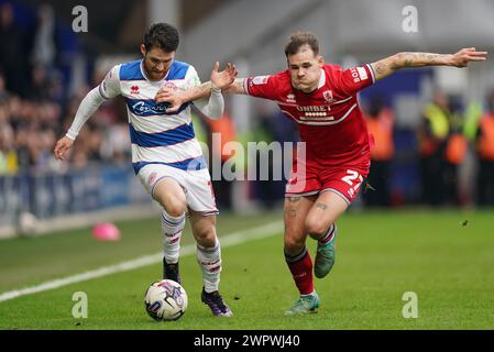 LONDRES, ANGLETERRE - 9 MARS : Paul Smyth des Queens Park Rangers se battant pour le ballon avec Lukas Engel de Middlesbrough lors du match du Sky Bet Championship entre les Queens Park Rangers et Middlesbrough à Loftus Road le 9 mars 2024 à Londres, Angleterre.(photo de Dylan Hepworth/MB Media) Banque D'Images