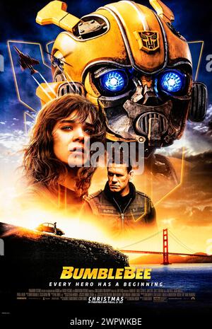 Bumblebee (2018) réalisé par Travis Knight et mettant en vedette Mark Wahlberg, Anthony Hopkins et Josh Duhamel. Situé en 1987, Autobot Bumblebee est envoyé sur Terre mais est blessé et est retrouvé et aidé par une adolescente nommée Charlie. Photographie d'une affiche originale US d'une feuille de 2018. ***USAGE ÉDITORIAL SEULEMENT*** crédit : BFA / Paramount Pictures Banque D'Images