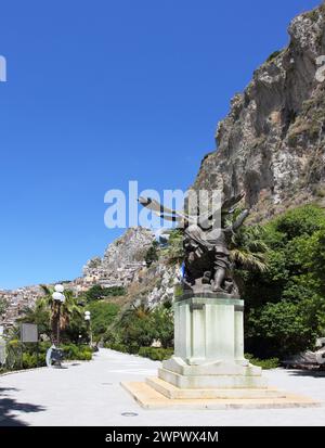 Monument des morts, Caltabellotta, Sicile Banque D'Images