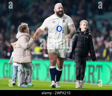 Joe Marler de l'Angleterre salue les fans après le match Guinness 6 Nations 2024 Angleterre vs Irlande au Twickenham Stadium, Twickenham, Royaume-Uni, le 9 mars 2024 (photo Steve Flynn/News images) Banque D'Images