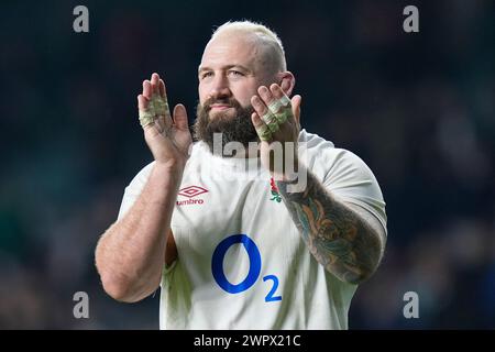 Joe Marler de l'Angleterre salue les fans après le match Guinness 6 Nations 2024 Angleterre vs Irlande au Twickenham Stadium, Twickenham, Royaume-Uni, le 9 mars 2024 (photo Steve Flynn/News images) Banque D'Images