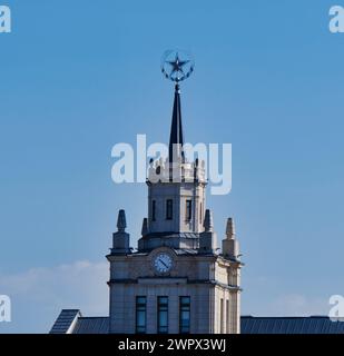 Flèche du bâtiment de la gare à Brest Banque D'Images