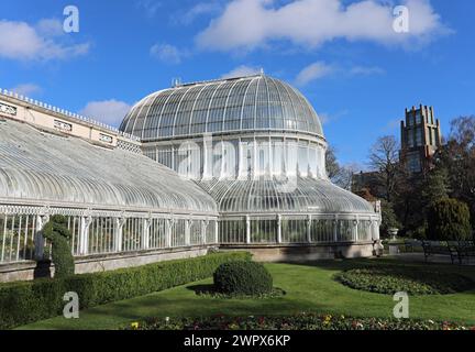 Serre victorienne en fonte par Charles Lanyon au Belfast Botanic Gardens Banque D'Images