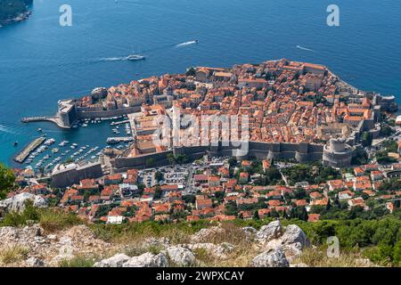 Vue aérienne de la ville et du port de Dubrovnik, Croatie Banque D'Images