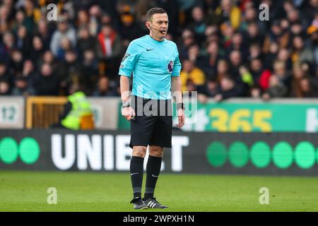 Arbitre Tony Harrington lors du match de premier League Wolverhampton Wanderers vs Fulham à Molineux, Wolverhampton, Royaume-Uni, le 9 mars 2024 (photo de Gareth Evans/News images) Banque D'Images