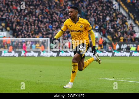 Nélson Semedo de Wolverhampton Wanderers célèbre son objectif de faire 2-0 lors du match de premier League Wolverhampton Wanderers vs Fulham à Molineux, Wolverhampton, Royaume-Uni, le 9 mars 2024 (photo de Gareth Evans/News images) Banque D'Images