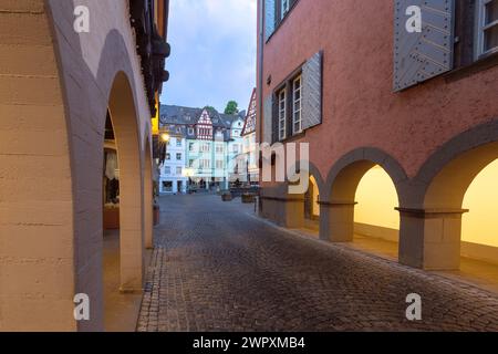 Place du marché à Cochem à l'aube, belle ville sur la rivière Moselle romantique, Allemagne Banque D'Images