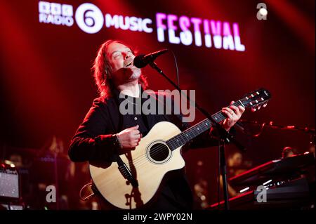 Manchester, Royaume-Uni. 09 mars 2024. Thom Yorke, Jonny Greenwood et Tom Skinner du groupe The Smile jouent au Manchester Victoria Warehouse lors de la soirée de clôture du BBC 6 Music Festival 2024. 2024-03-09 . Crédit : Gary Mather/Alamy Live News Banque D'Images