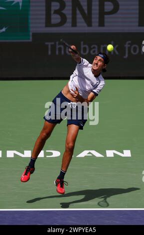 09 mars 2024 Lorenzo Sonego, Italien, sert contre Cameron Norrie, Grande-Bretagne, lors de l'Open BNP Paribas à Indian Wells, CALIFORNIE. Charles Baus/CSM Banque D'Images