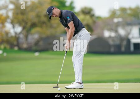 Orlando, Floride, États-Unis. 9 mars 2024. Jordan Spieth débarque du 15e trou lors de la troisième manche de l’Arnold Palmer Invitational 2024 présentée par Mastercard au Bay Hill Club & Lodge. (Crédit image : © Debby Wong/ZUMA Press Wire) USAGE ÉDITORIAL SEULEMENT! Non destiné à UN USAGE commercial ! Banque D'Images