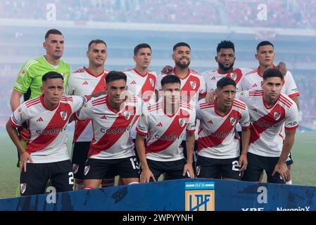 Avellaneda, Argentine. 9 mars 2024. Équipe River plate avant le match de la Copa de la Liga Profesional de Fútbol entre le Club Atlético Independiente et le Club Atlético River plate au stade Libertadores de América. Crédit : Mateo Occhi (Sporteo) / Alamy Live News Banque D'Images