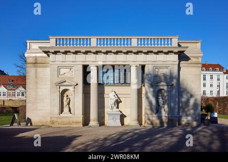 Le pavillon Hercule (Herkulespavillonen), conçu par C.F. Harsdorff (1773) ; les jardins du château de Rosenborg, Copenhague, Danemark Banque D'Images