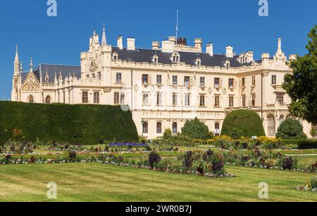 Château de Lednice construit dans le style néo-gothique, style gothique Tudor, région de Lednice et de Valtice, Moravie du Sud, République Tchèque Banque D'Images