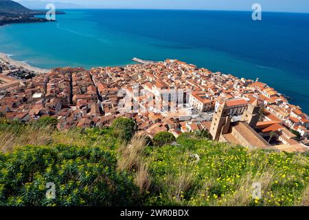 Ville historique de Cefalu sur l'île italienne de Sicile Banque D'Images