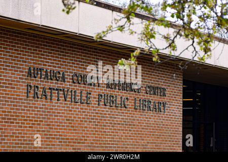 Prattville, Alabama, États-Unis-5 mars 2024 : extérieur de la bibliothèque publique d'Autauga-Prattville qui est actuellement impliqué dans la controverse concernant le livre BA Banque D'Images