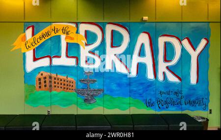 Prattville, Alabama, États-Unis-6 mars 2024 : murale dans le hall d'entrée de la bibliothèque publique Autauga-Prattville à Prattville, Alabama. Banque D'Images