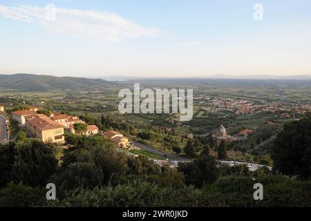 La ville de Cortona en Valdichiana (Arezzo) au coeur de la Toscane/la città di Cortona en Valdichiana (Arezzo) nel cuore della Toscana Banque D'Images