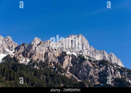 Montagnes grises près de Haldensee en hiver Banque D'Images