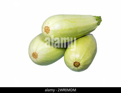 Zucchini isolé. Courgettes ou courgettes , ou moelle végétale isolée sur fond blanc. Banque D'Images