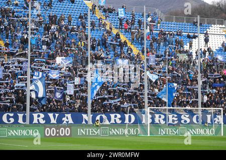 Les supporters du Brescia Calcio FC lors du match de championnat italien de Serie B entre le Brescia Calcio et le Palermo FC au stade Mario Rigamonti Banque D'Images