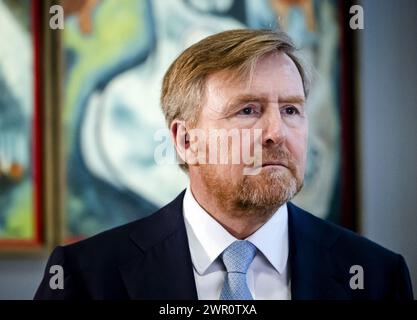 AMSTERDAM - le roi Willem-Alexander reçoit une visite lors de la réunion d'ouverture du Musée national de l'Holocauste. Le musée traite de l'histoire de la persécution des Juifs aux pays-Bas. ANP RAMON VAN FLYMEN pays-bas OUT - belgique OUT Banque D'Images