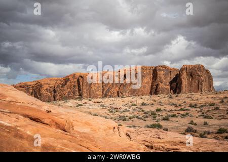 Valley of Fire State Park Nevada randonnée dans les formations rocheuses de grès randonnée dans le désert de Mojave / Mohave près de Las Vegas Banque D'Images