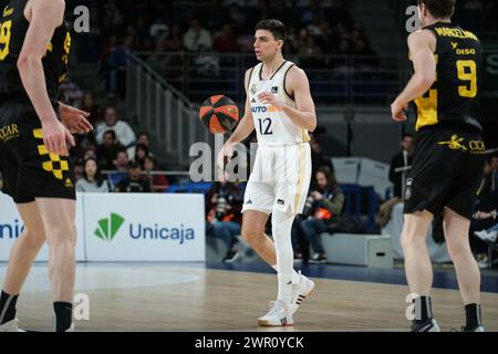 Carlos Alocén du Real Madrid en action lors du match de Liga ACB entre le Real Madrid et Lenovo Tenerife au Wizink Center le 10 mars 2024 à Madrid, Banque D'Images