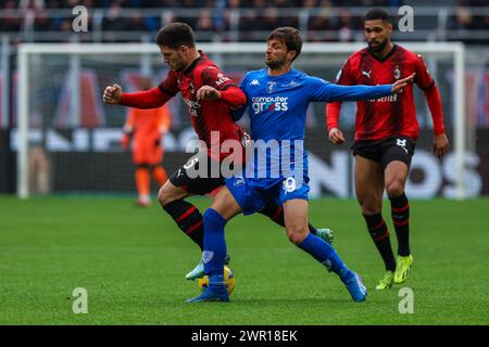 Luka Jovic de l'AC Milan concourt pour le ballon avec Youssef Maleh de l'Empoli FC lors du match de Serie A 2023/24 entre l'AC Milan et l'Empoli FC au stade San Siro de Milan, Italie, le 10 mars 2024 Banque D'Images
