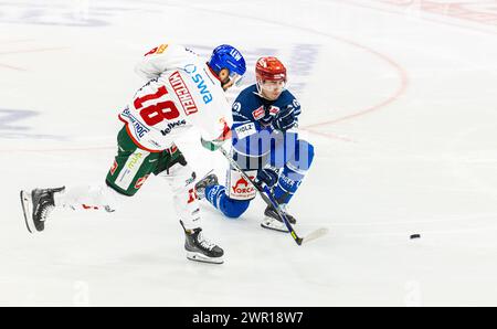 Schwenninger Wild Wings - Augsburger Panthers, Helios Arena, Penny DEL, Hauptrunde : Abschluss #18 Zachery Mitchell (Augsburg), #88 Kyler Platz (Schwen Banque D'Images