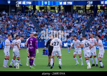 Sydney, Australie. 10 mars 2024. Les joueurs de Brisbane Roar forment un ring avant le match de A-League Men Rd20 entre le Sydney FC et Brisbane Roar au stade Allianz le 10 mars 2024 à Sydney, Australie crédit : IOIO IMAGES/Alamy Live News Banque D'Images