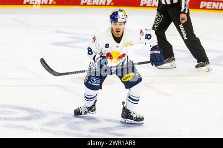 #8 Austin Ortega, Stürmer EHC Red Bull München. (Villingen-Schwenningen, Allemagne, 19.11.2023) Banque D'Images