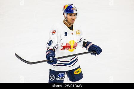 #8 Austin Ortega, Stürmer EHC Red Bull München. (Villingen-Schwenningen, Allemagne, 19.11.2023) Banque D'Images