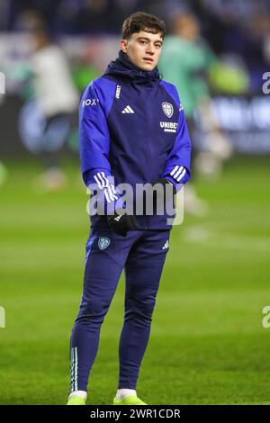 Le milieu de terrain de Leeds United Daniel James (20 ans) s'échauffe lors du match Sheffield Wednesday FC vs Leeds United FC Sky Bet EFL Championship au Hillsborough Stadium, Sheffield, Royaume-Uni, le 8 mars 2024 Banque D'Images