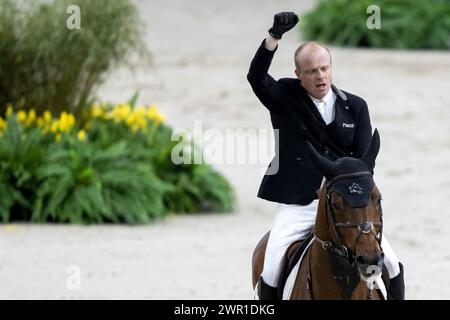 DEN BOSCH - Willem Greve (NED) sur l'autoroute TN NOP remporte le Rolex Grand Prix, Jumping International avec saut-off, au Masters néerlandais dans le Brabanthallen. PONCEUSE ANP KONING Banque D'Images