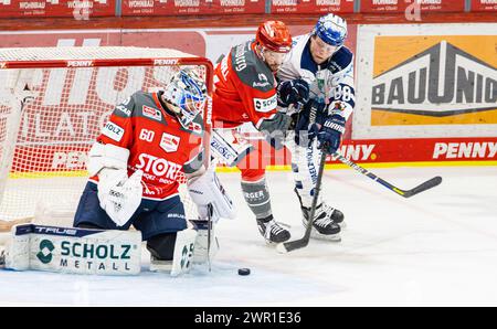 Schwenninger Wild Wings - Iserlohn rosters, Helios Arena, Penny DEL, 32. Spieltag Hauptrunde : #88 Hunter Shinkaruk (Iserlohn) versucht während dem Zwe Banque D'Images